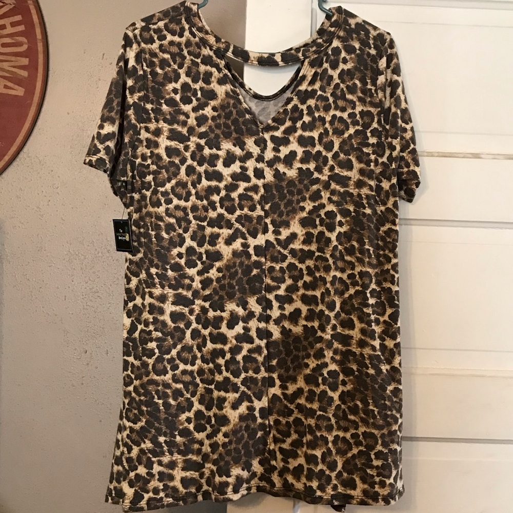 Leopard Keyhole Tee